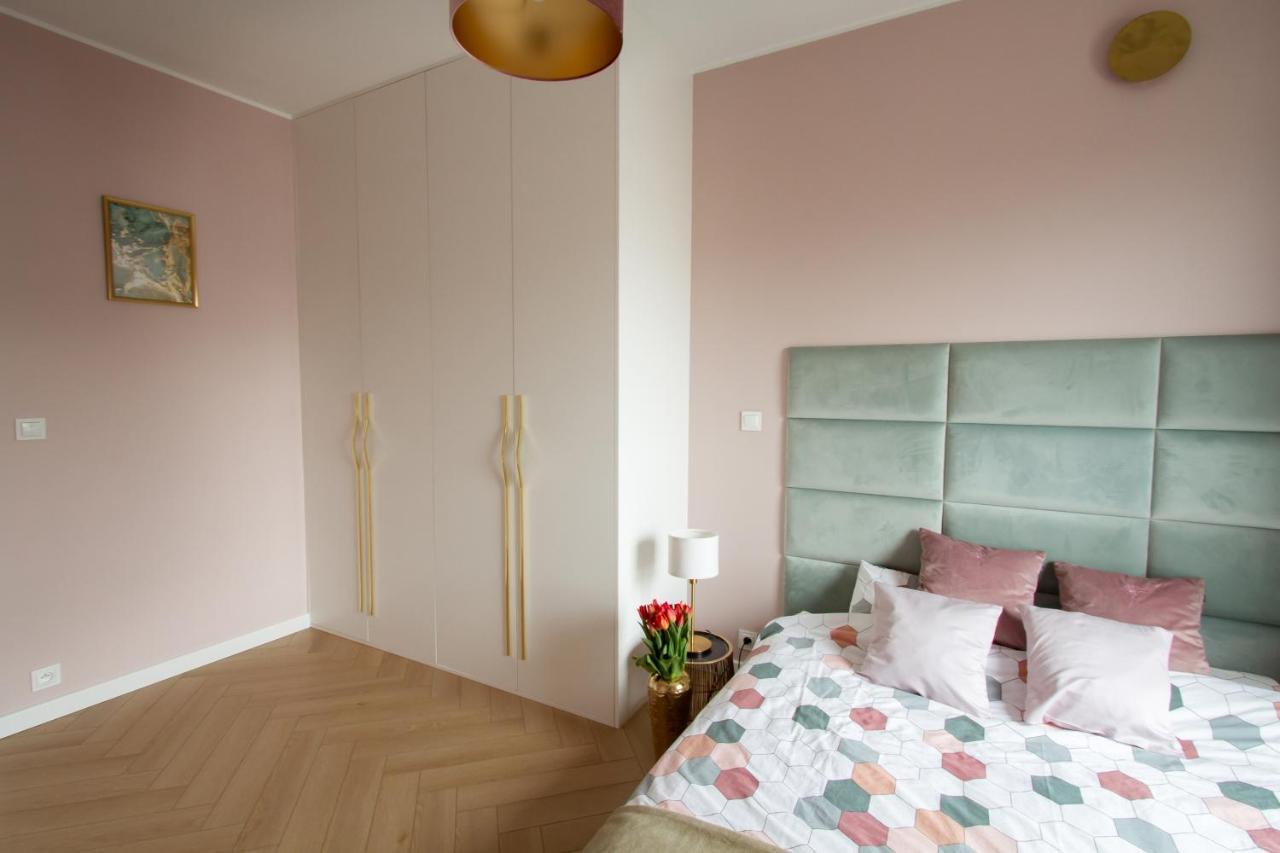 Nowy Apartment Przy Placu Szembeka Varşovia Exterior foto